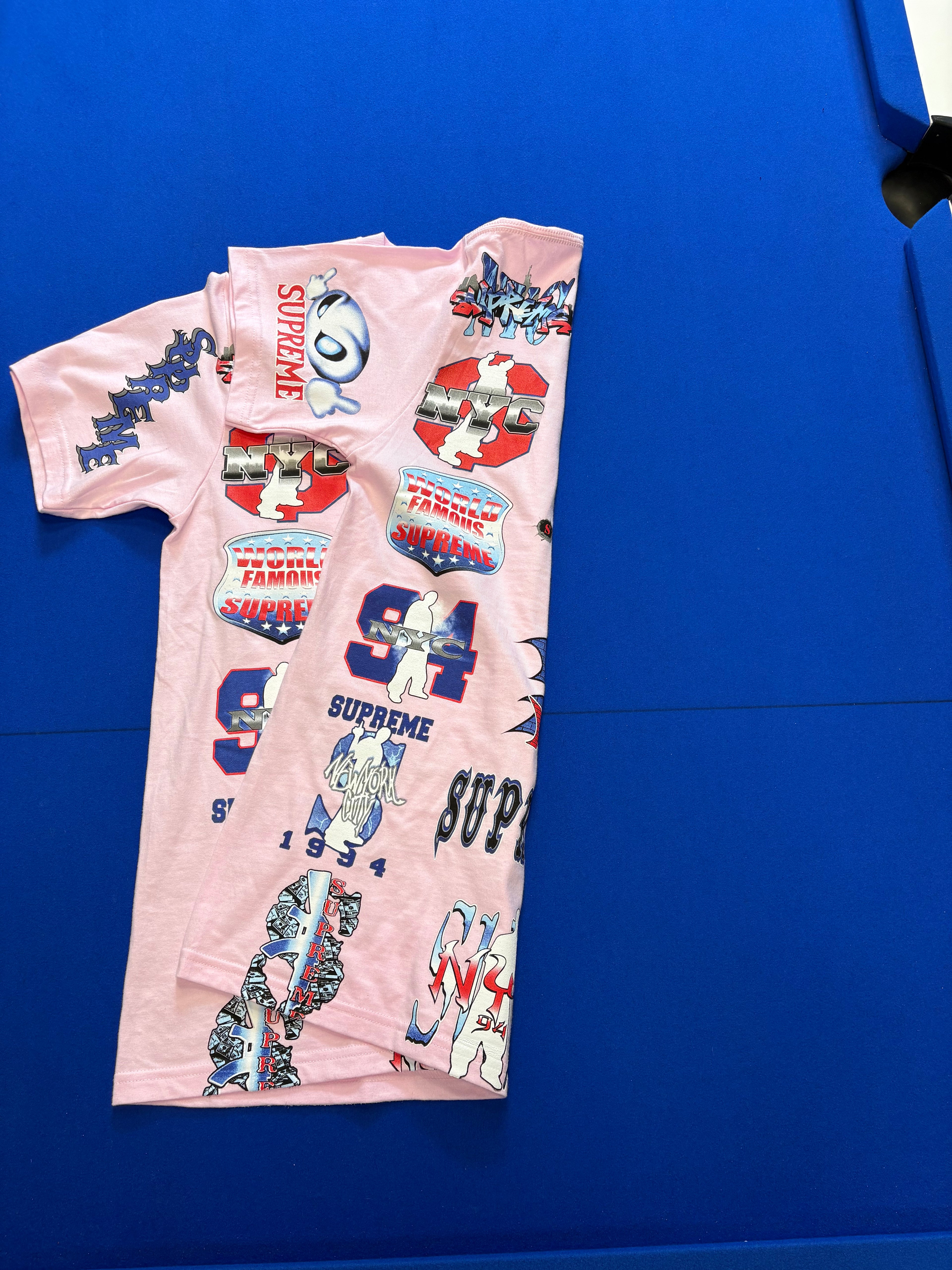 T-shirt Supreme rose imprimé