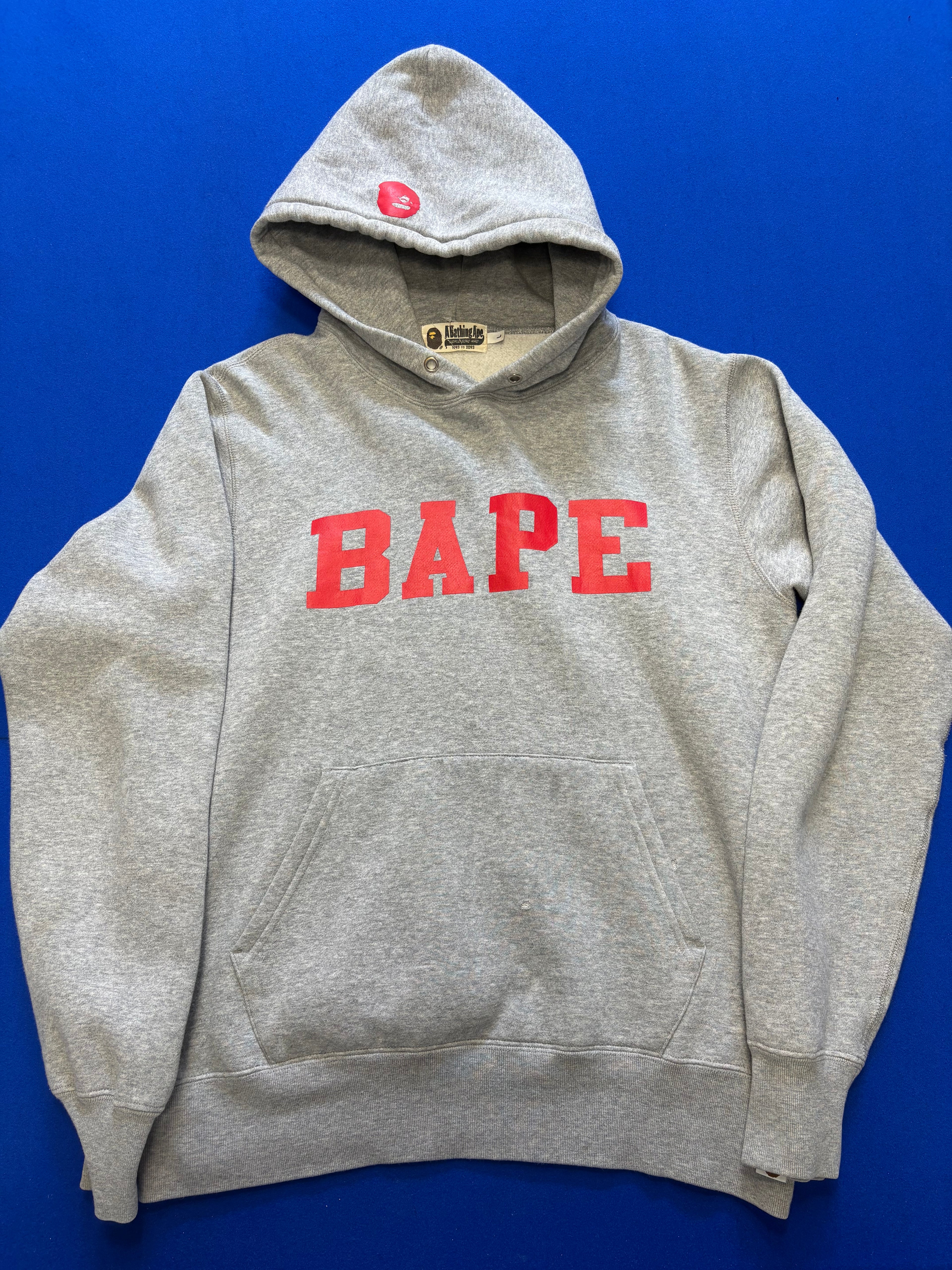 Sweat à capuche BAPE gris logo rouge