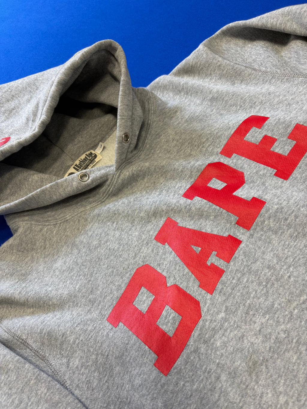 Sweat à capuche BAPE gris logo rouge