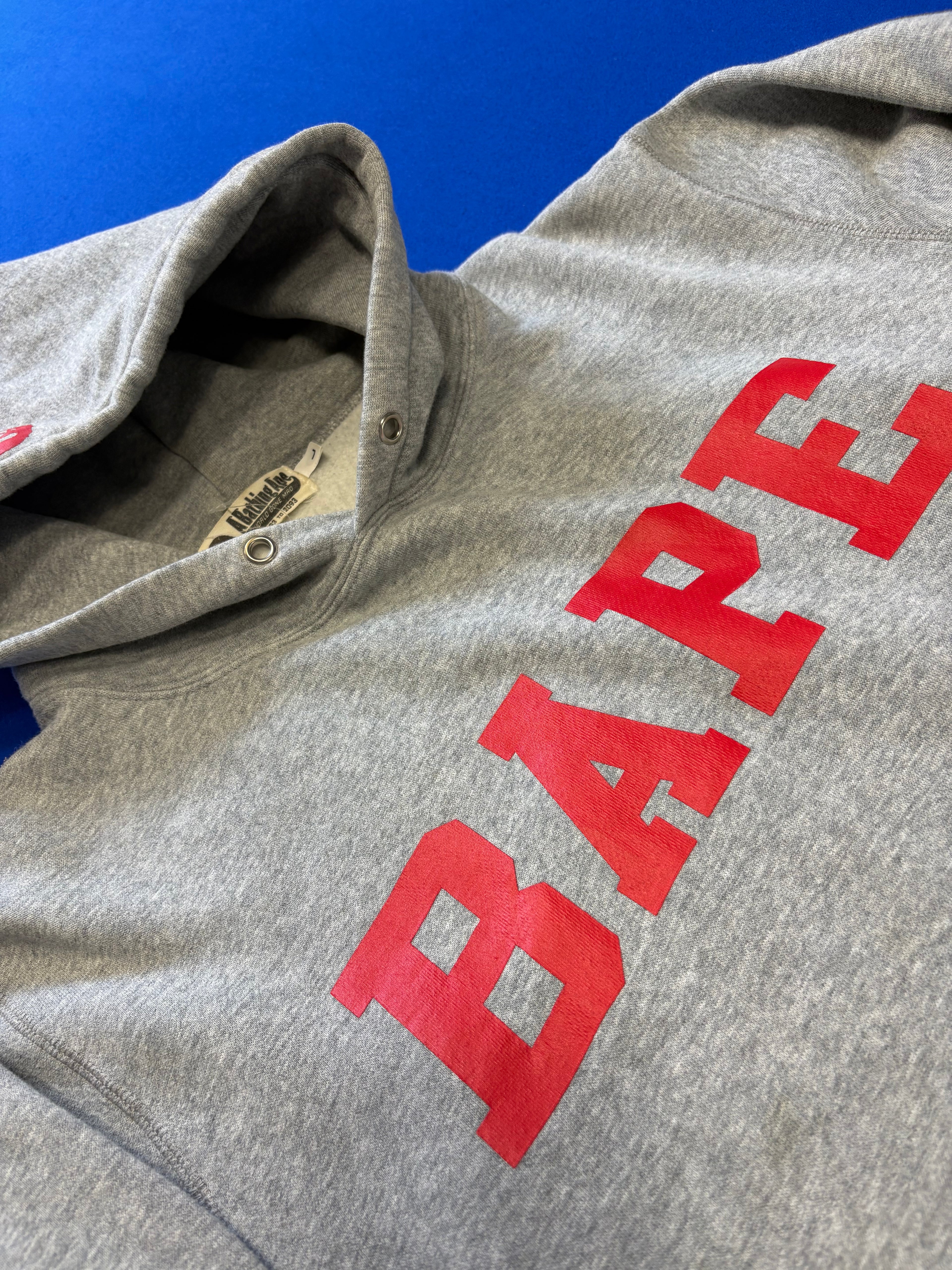 Sweat à capuche BAPE gris logo rouge